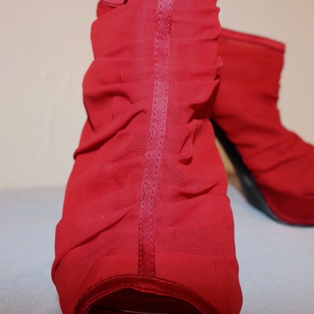 Chinese Laundry Red Ruched Peep Toe Satin Heels - Picture 3 of 8
